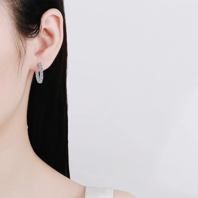 Aros de moissanita de 2,6 quilates | Corte redondo | Oro blanco de 18 quilates sobre plata 925 💎 Lujo radiante para momentos especiales 💎