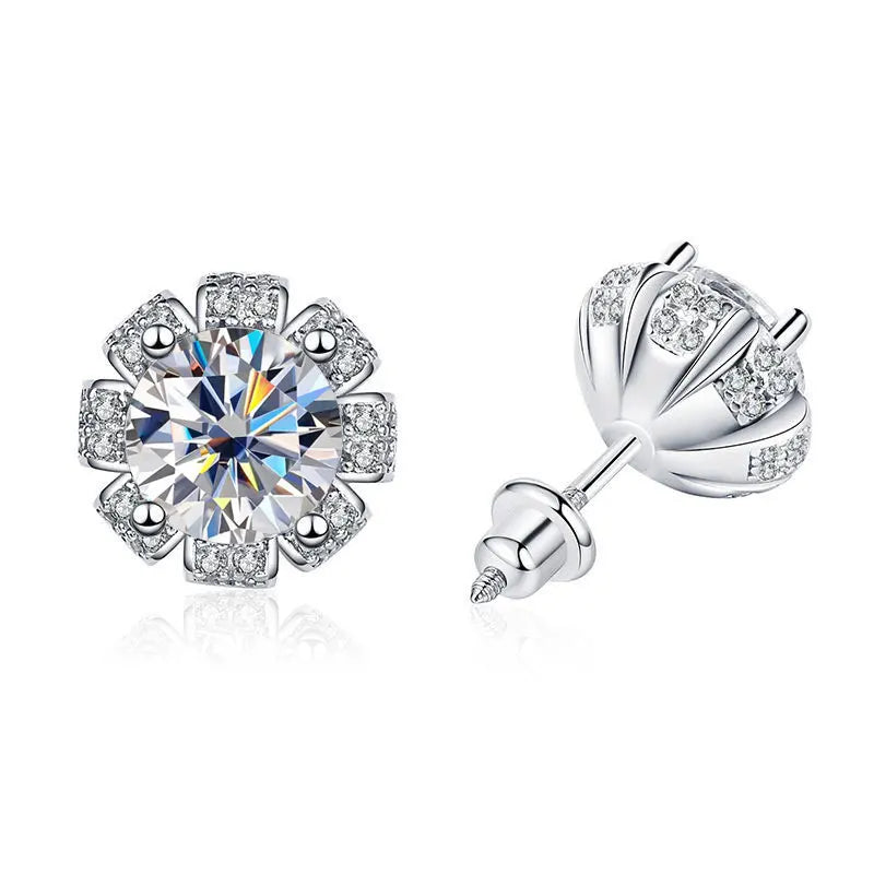 Pendientes de Moissanita | Corte Redondo Clásico | Plata 925 + Baño de Oro Blanco de 18K ✨ Elegancia Atemporal con el Brillo de un Diamante Real ✨