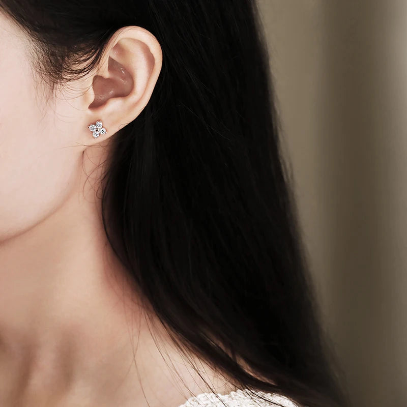 Pendientes de Moissanita | Corte Redondo 8 Corazones 8 Flechas | Plata 925 + Oro Blanco 18K 💎 Brillo Perfecto con el Mejor Corte de Moissanita 💎