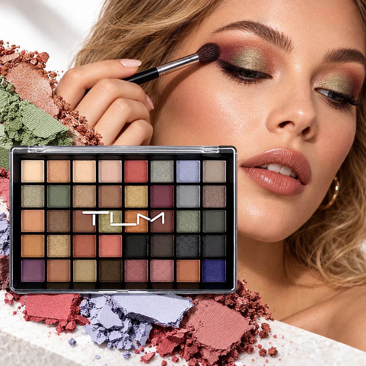 40-colour eyeshadow palette by RAVEN KRONE
