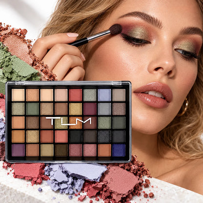 40-colour eyeshadow palette by RAVEN KRONE