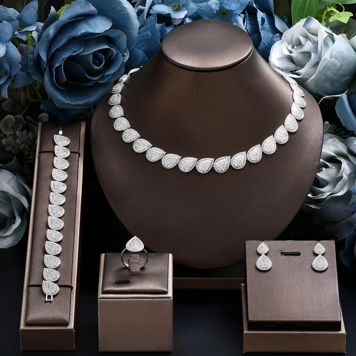 4-Piece Jewelry Set - Elegance and Sparkle in Every Detail!